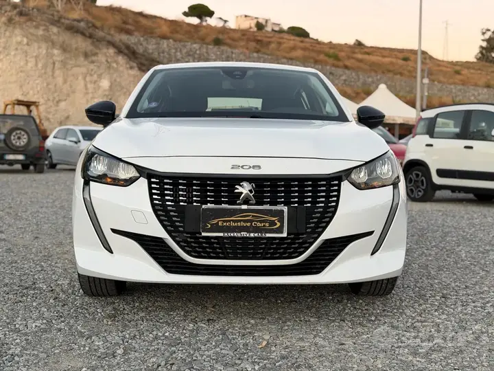 Peugeot 208 2022 photo 3