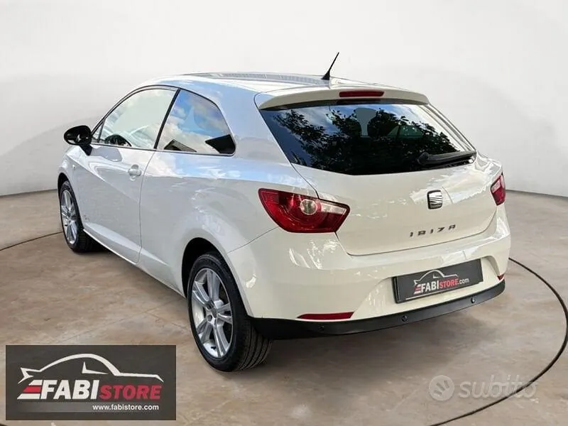 Seat Ibiza 2011 photo 3