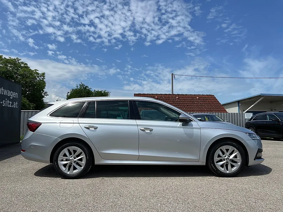 Skoda Octavia 2023 photo 2