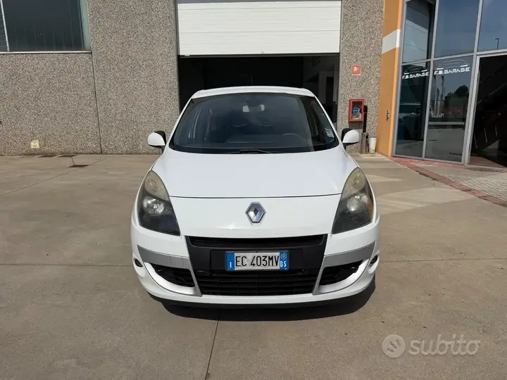 Renault Scenic 2010 photo 2