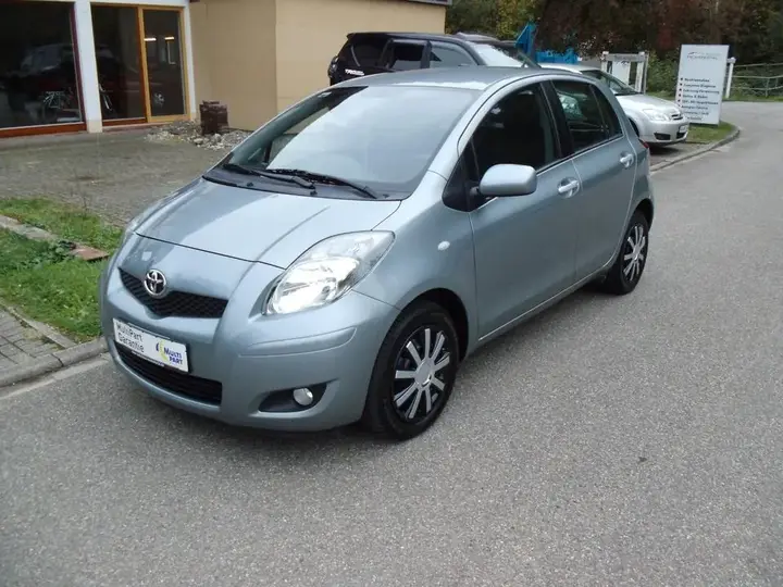 Toyota Yaris Life