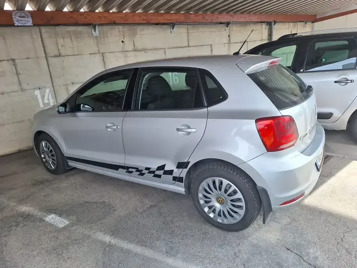 Volkswagen Polo 2015 photo 2