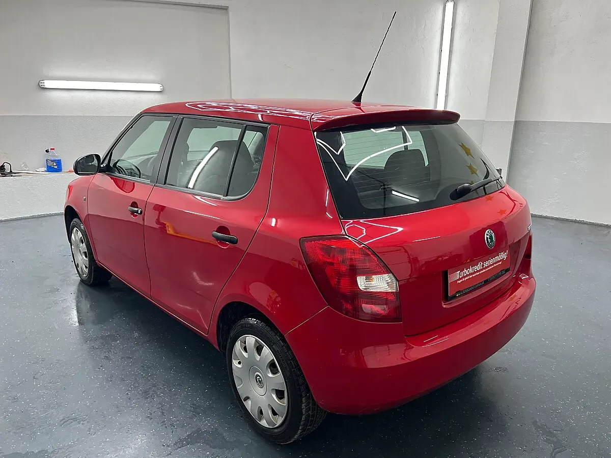 Skoda Fabia 2008 photo 2