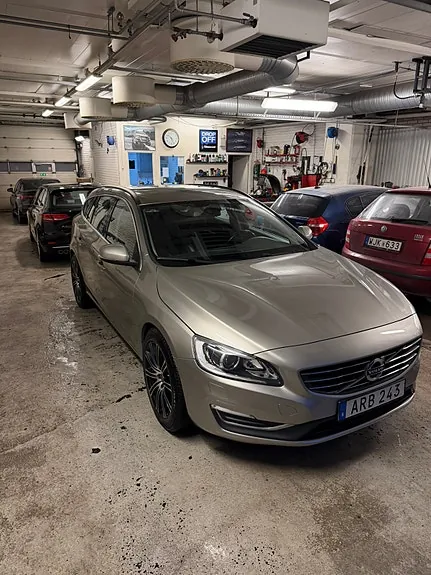 Volvo V60 2014 photo 2