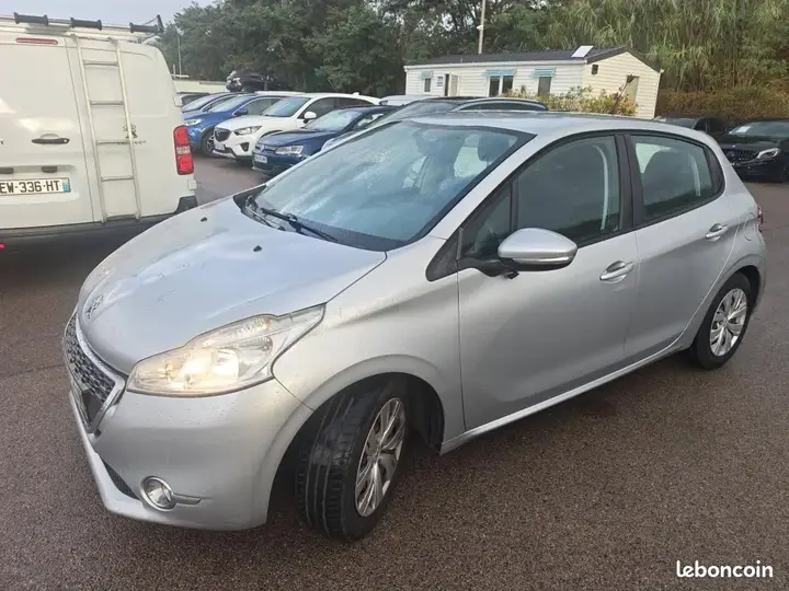 Peugeot 208 2012 photo 4