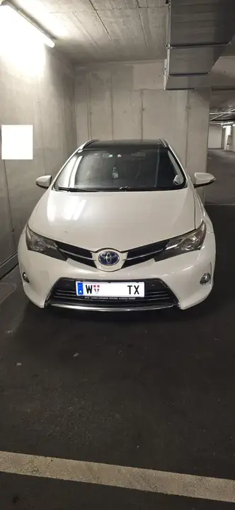Toyota Auris 2014 photo 2