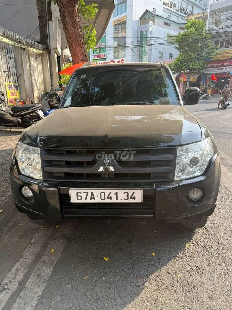 Mitsubishi Pajero 2010 photo 2