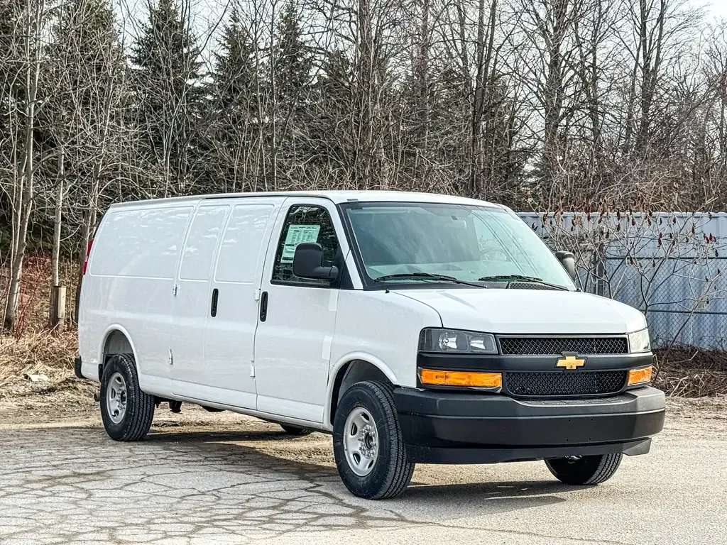 Chevrolet Express 3500 2026 photo 4