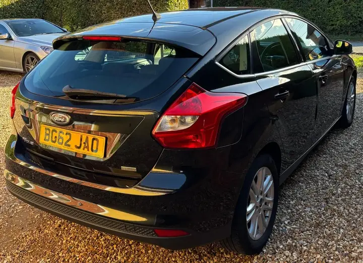 Ford Focus 2012 photo 2