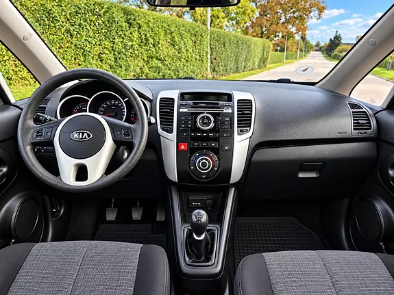 Kia Venga 2010 photo 5