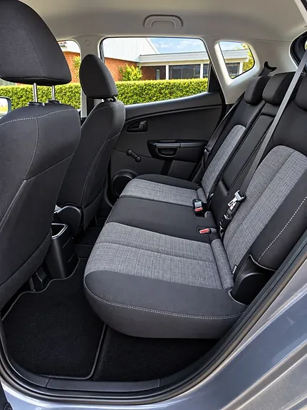 Kia Venga 2010 photo 4