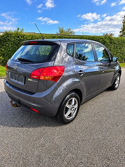Kia Venga 2010 photo 2