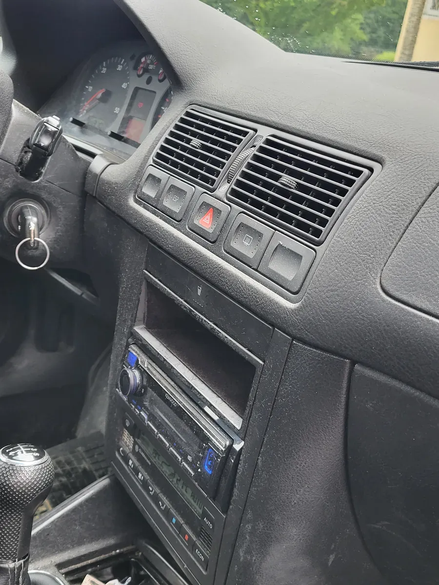 Volkswagen Golf 2002 photo 3