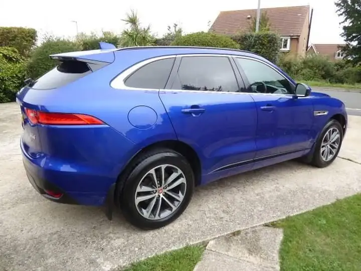 Jaguar F-Pace 2017 photo 2