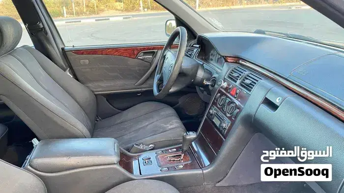 Mercedes-Benz E-Class 2002 photo 2