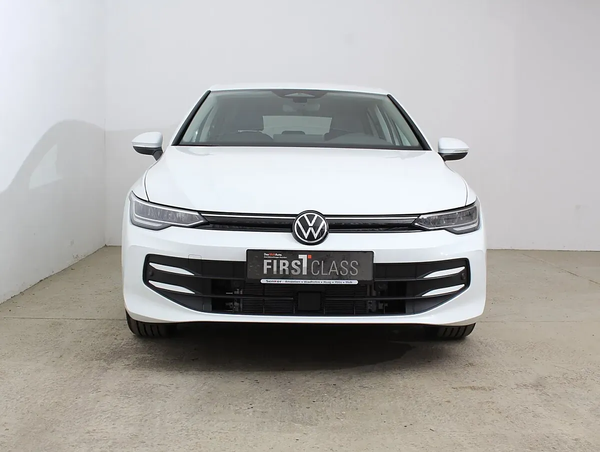 Volkswagen Golf 2026 photo 2