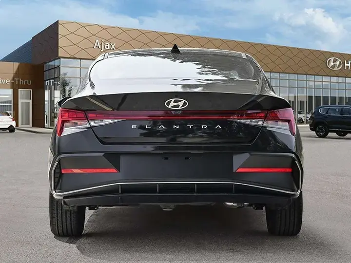 Hyundai Elantra 2026 photo 5