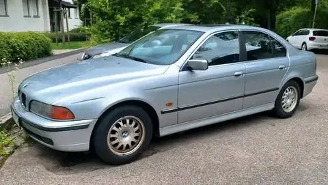 BMW 520I