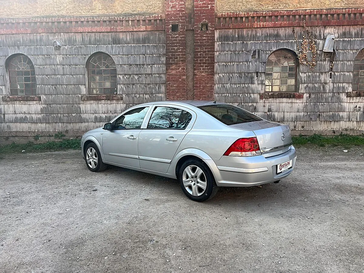 Opel Astra 2009 photo 3
