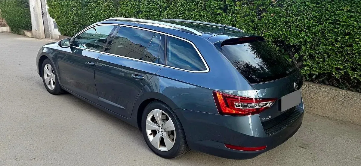 Skoda Superb 2019 photo 2