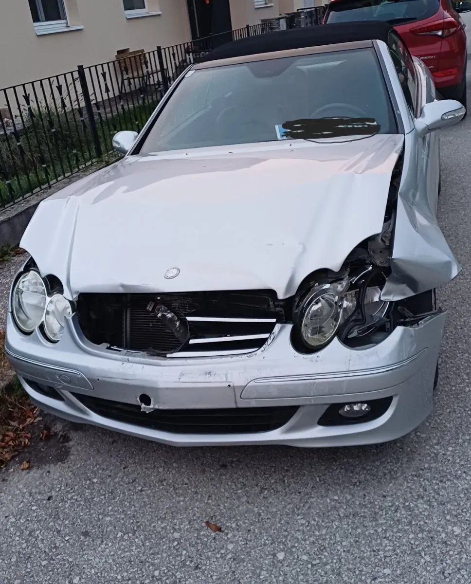 Mercedes-Benz Clk-Class 2005 photo 2