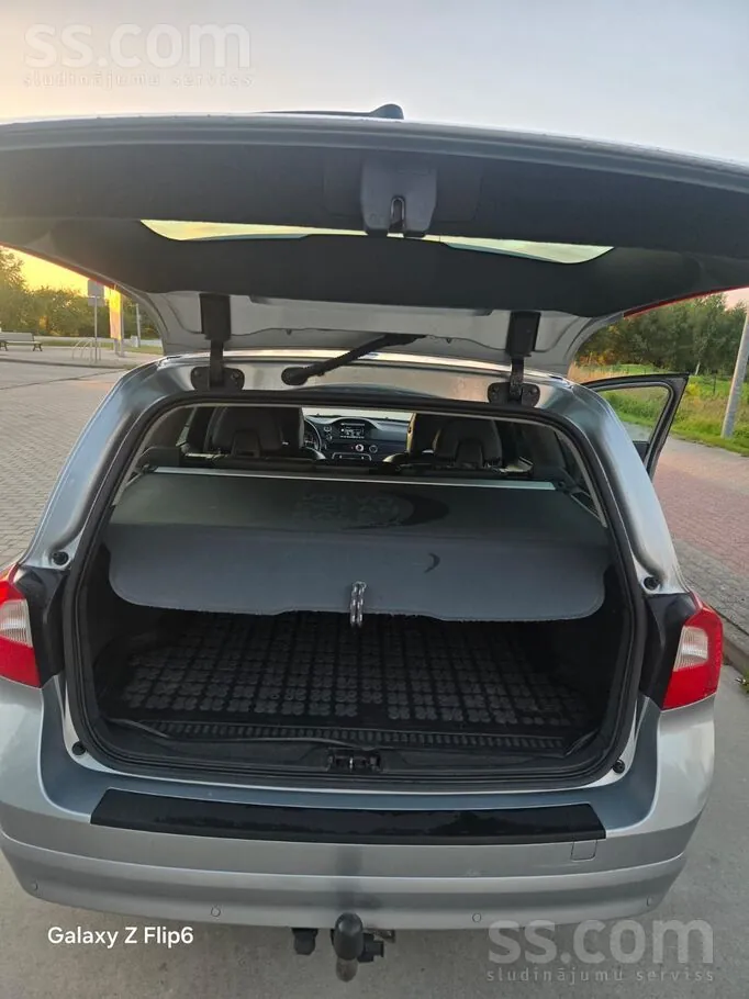 Volvo V70 2012 photo 5