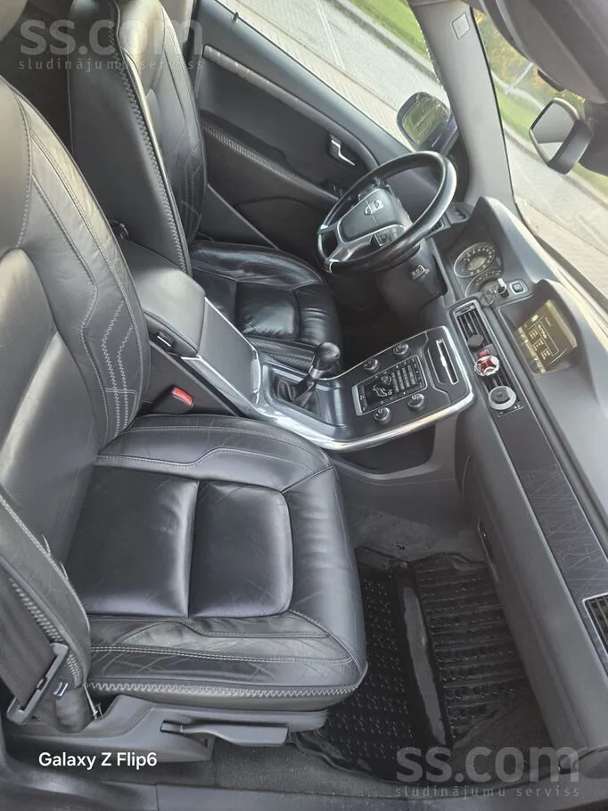 Volvo V70 2012 photo 3