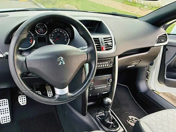 Peugeot 207 Cc 2012 photo 4