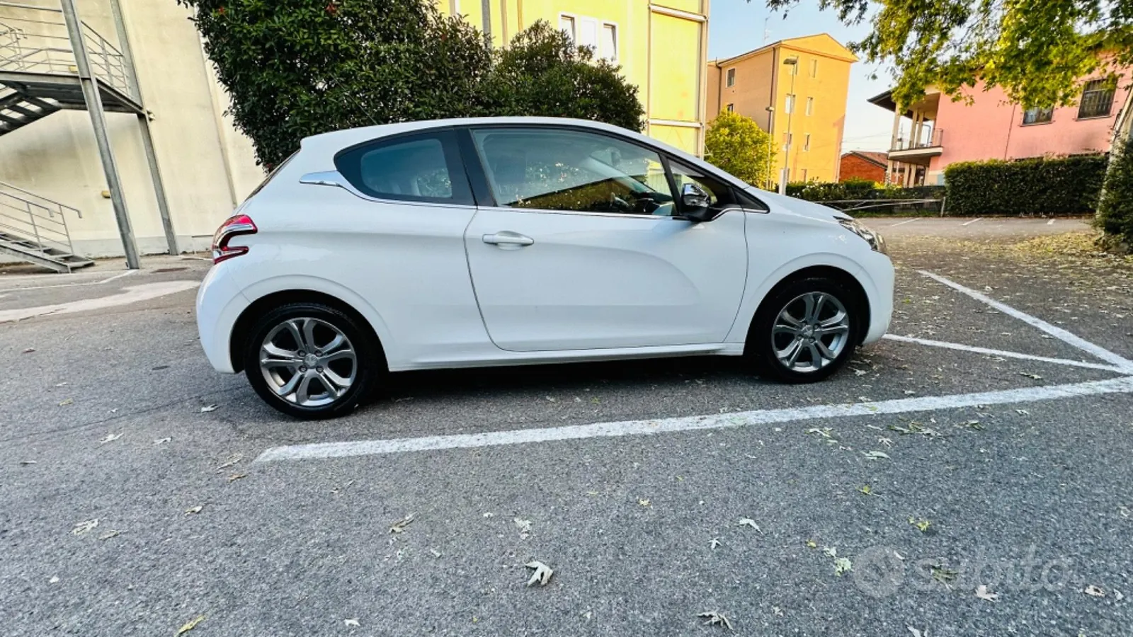 Peugeot 208 2014 photo 3