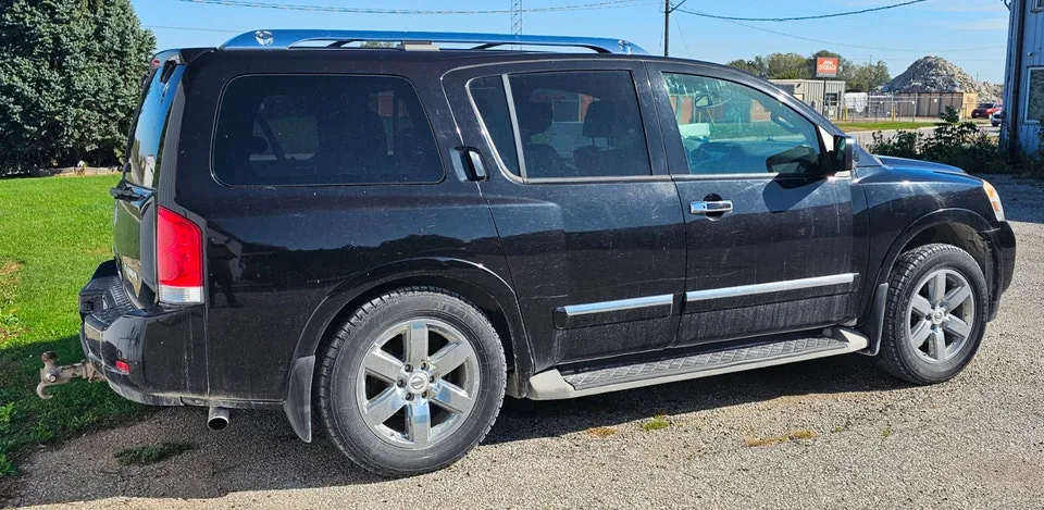 Nissan Armada 2014 photo 2