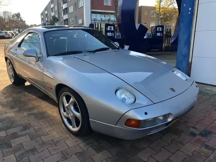 Porsche 928