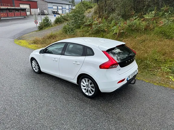 Volvo V40 2015 photo 2