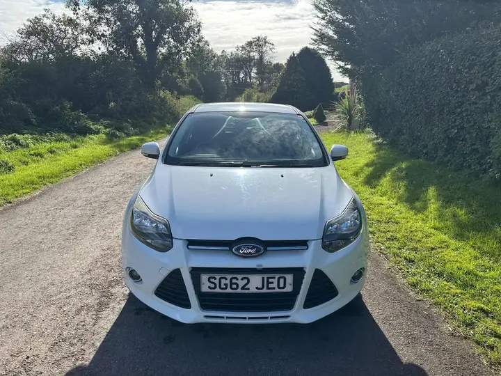 Ford Focus 2012 photo 2