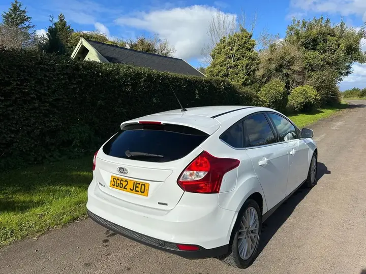 Ford Focus 2012 photo 3
