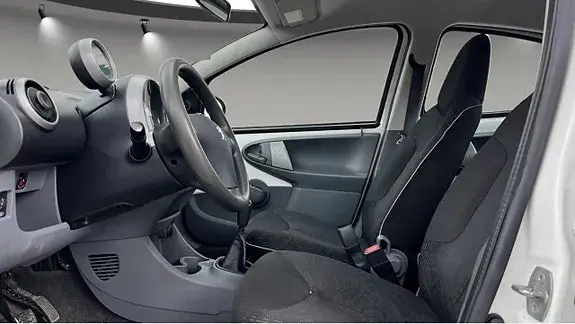 Peugeot 107 2011 photo 5