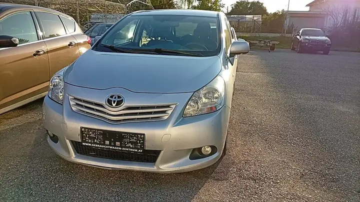 Toyota Verso 2011 photo 2