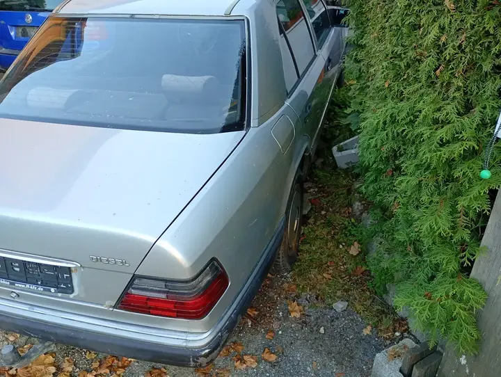Mercedes-Benz E-Class 1993 photo 3