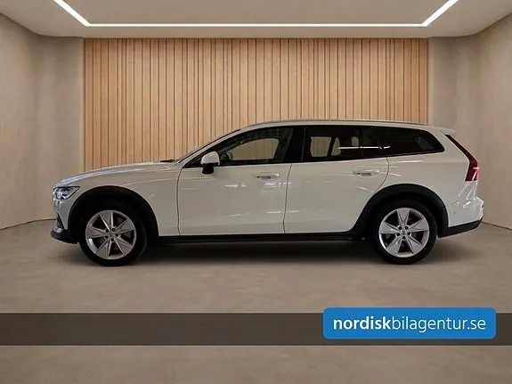 Volvo V60 Cross Country 2019 photo 2