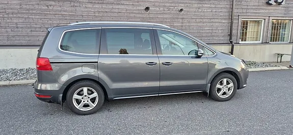Volkswagen Sharan 2012 photo 2