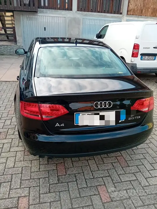 Audi A4 2010 photo 2