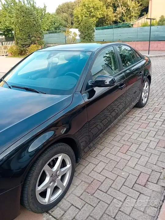 Audi A4 2010 photo 4