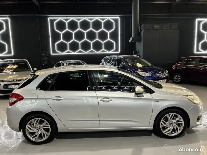 Citroen C4 2012 photo 2