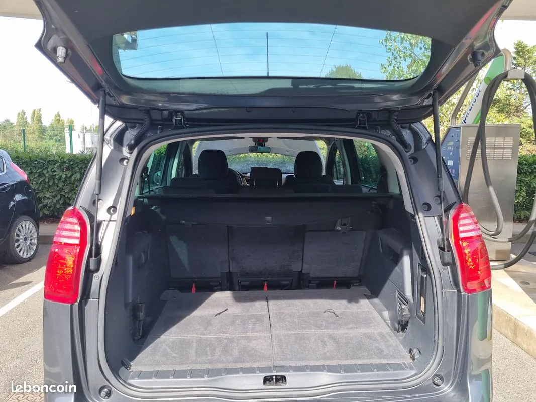 Peugeot 5008 2012 photo 4