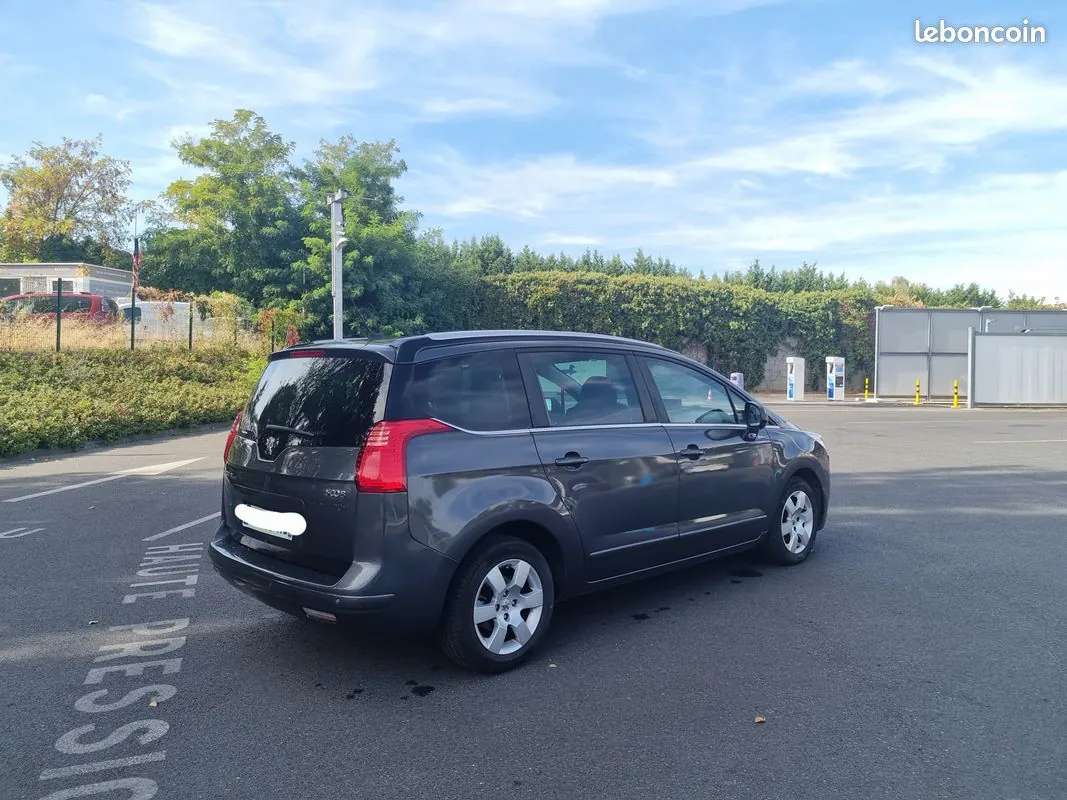 Peugeot 5008 2012 photo 2