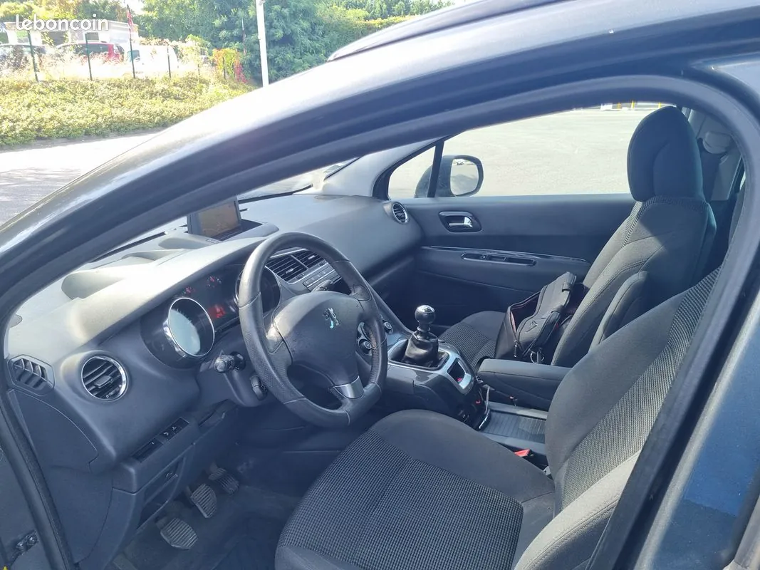 Peugeot 5008 2012 photo 5