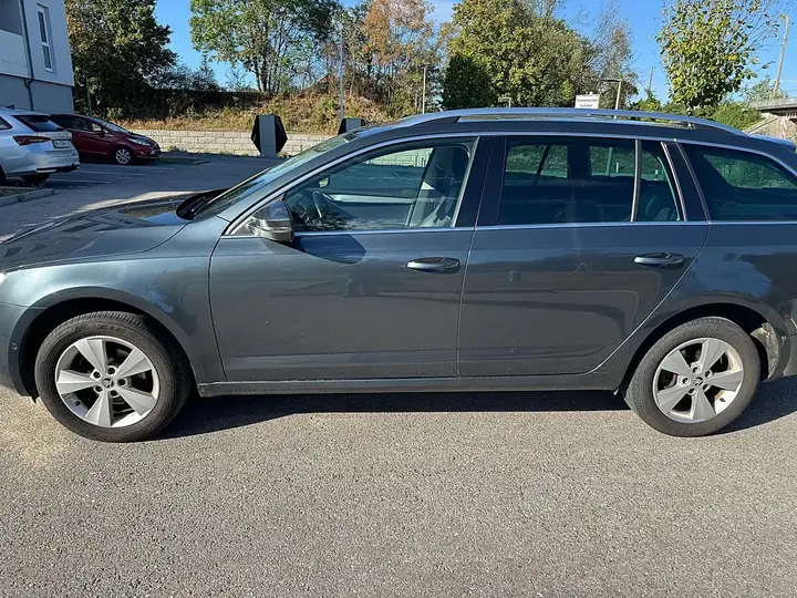 Skoda Octavia Combi 2014 photo 2