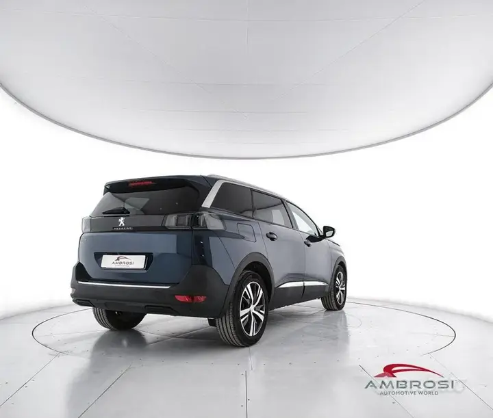 Peugeot 5008 2024 photo 3