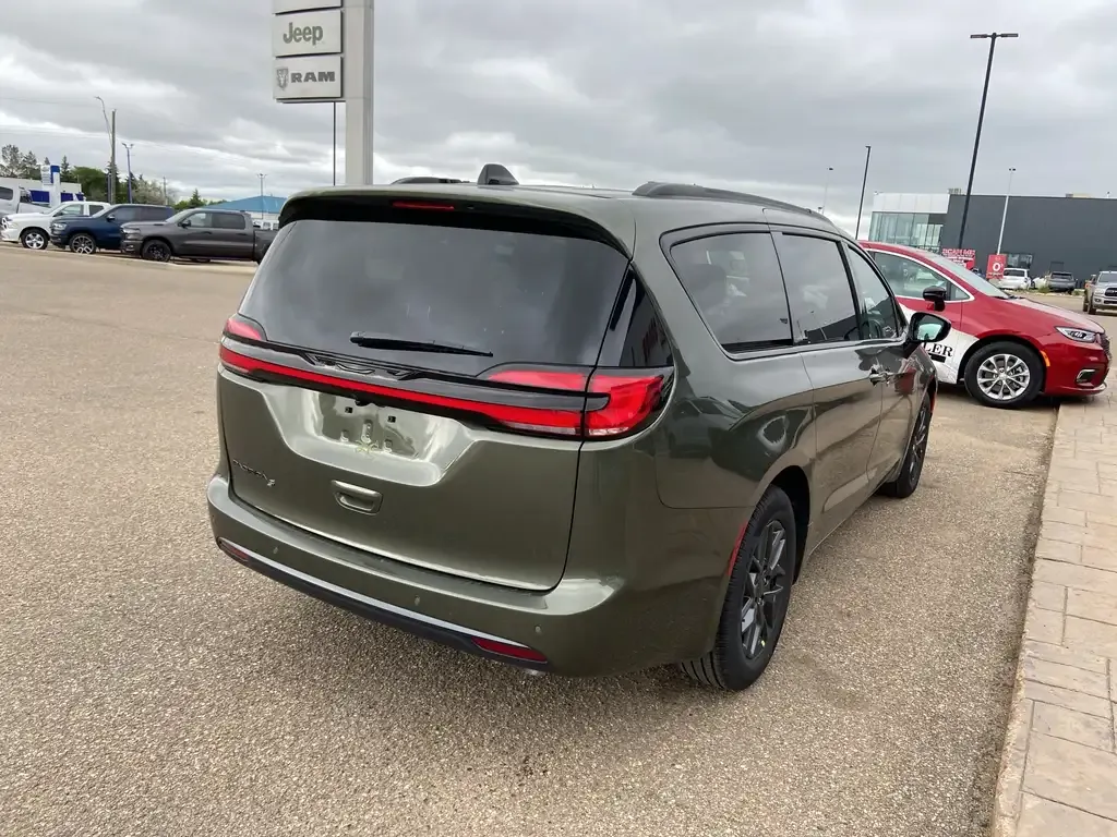 Chrysler Pacifica 2027 photo 5