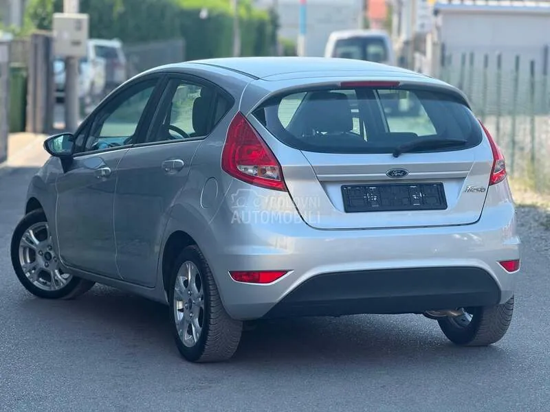 Ford Fiesta 2010 photo 2