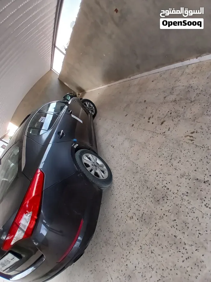 Kia K5 2011 photo 4